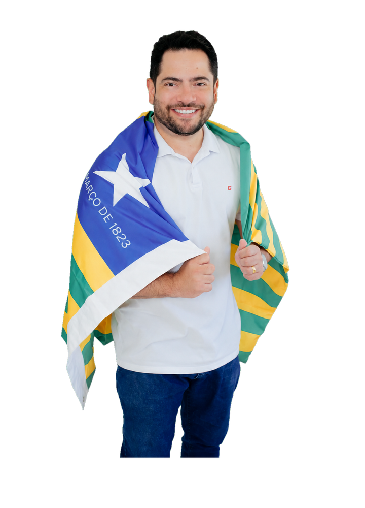 Dr. Ribamar Bandeira, envolto na bandeira do Piauí